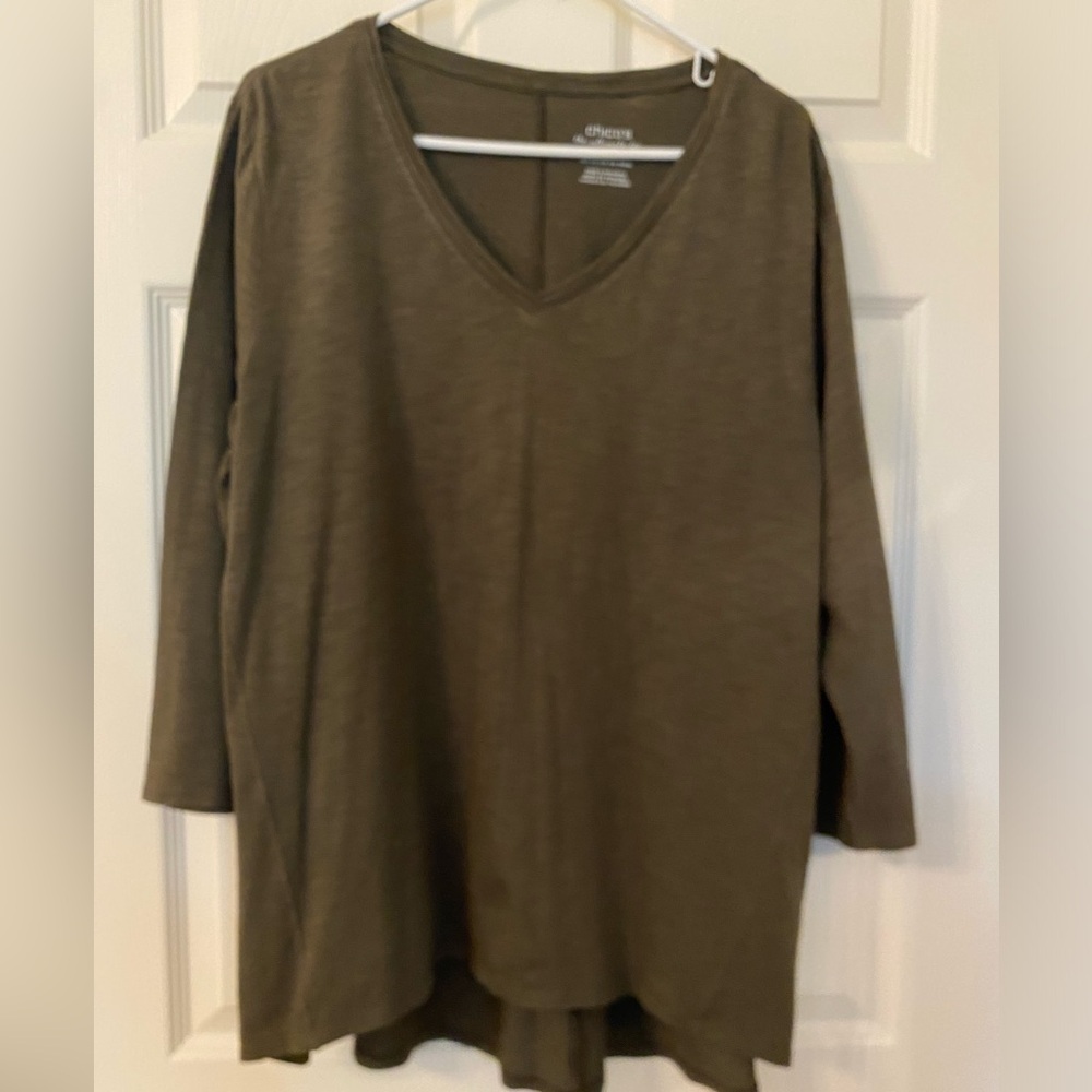 Chico’s olive 3/4 sleeve v-neck Chico’s size 3 (US 14/16)